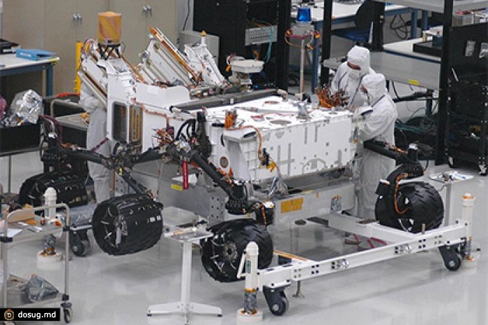 Марсоход Curiosity сделал послебуровое селфи