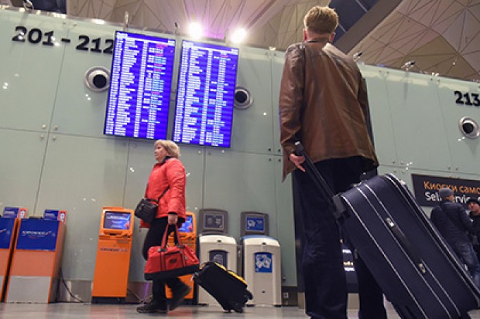 Мать прилетевшей в Петербург 11-летней безбилетницы потребует компенсации