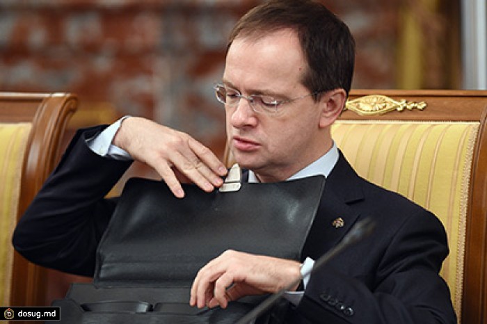Мединский рассказал о планах повысить минимальный балл на ЕГЭ
