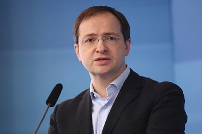 Мединский назвал причиной обысков в Центре Рерихов деятельность Булочника