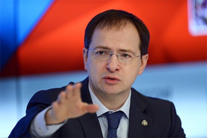 Мединский пообещал выплатить зарплаты сотрудникам творческих вузов