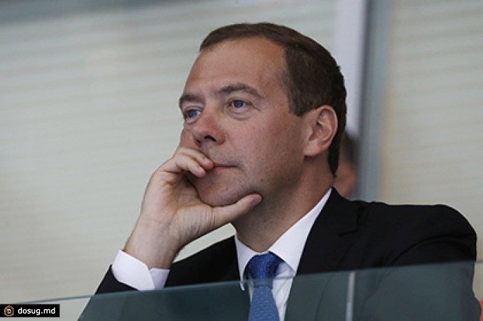 Медведев запретил тратить на машины министров больше 2,5 миллиона рублей