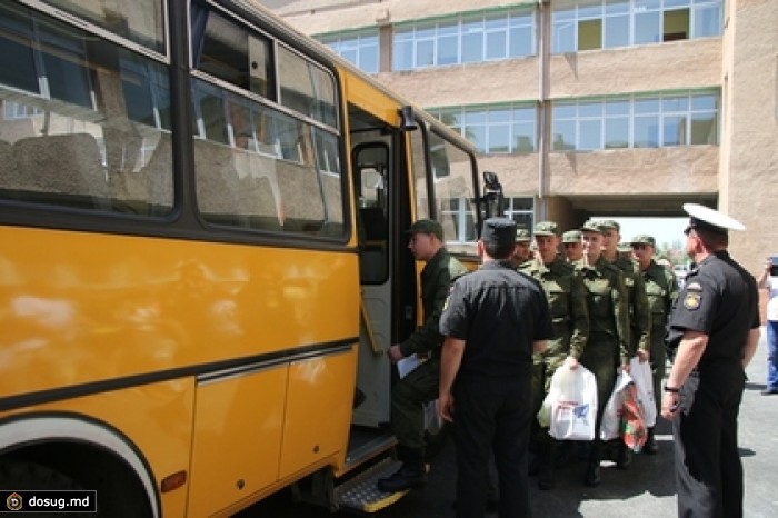 Минобороны выпустит пособие по этикету военных «Вежливые люди»