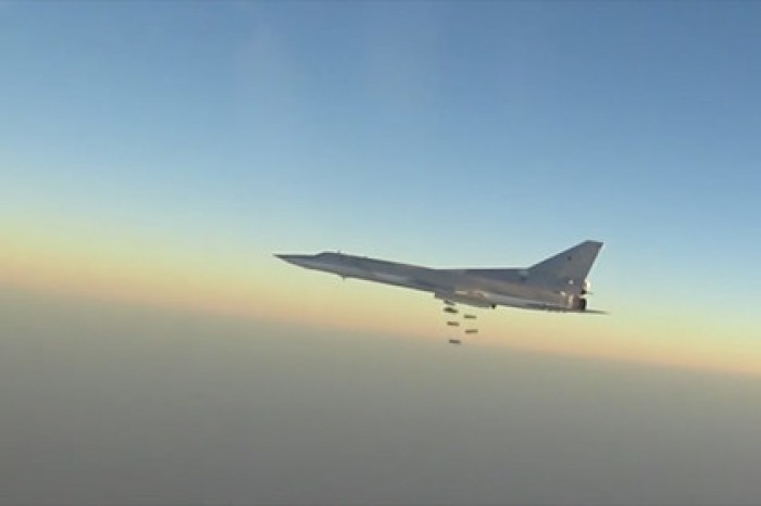 Минобороны опубликовало видео удара бомбардировщиков Ту-22М3 по объектам ИГ