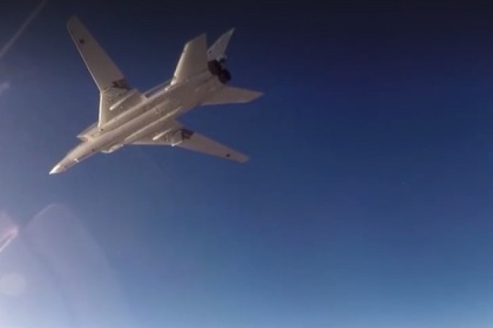 Минобороны опубликовало видео удара Ту-22М3 по позициям ИГ в Сирии