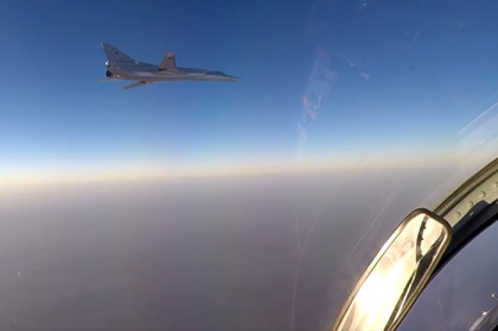 Минобороны опубликовало видеозапись бомбардировок позиций ИГ в районе Ракки