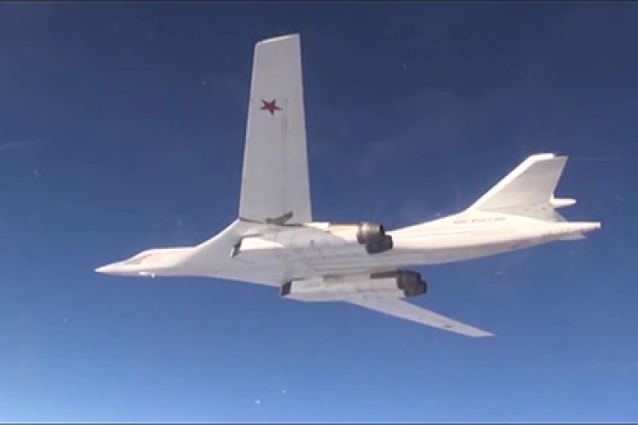 Минобороны прокомментировало сообщения о сближении Ту-160 с исландским лайнером