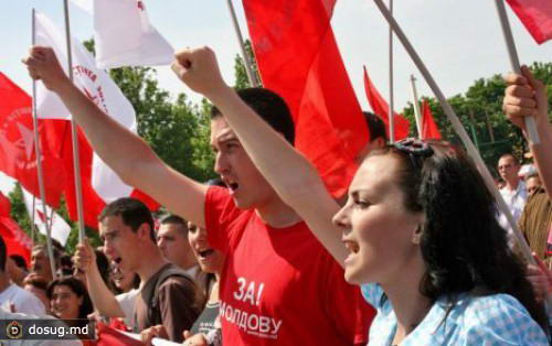 Оппозиция организовала многотысячный марш в Кишиневе