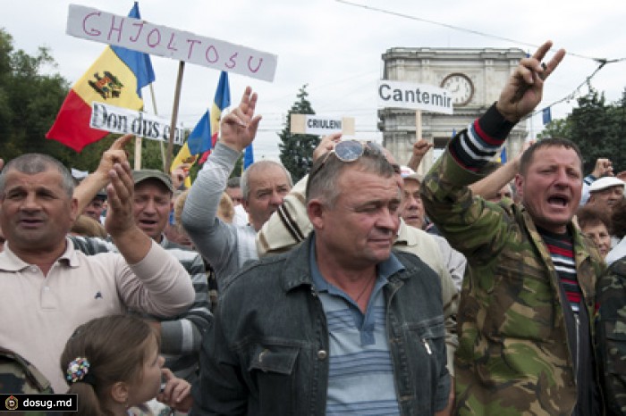Митингующие в Молдавии предложили создать правительство «народного доверия»