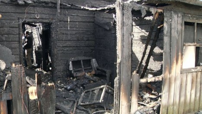 Младшеклассник вынес из запертого горящего дома годовалую сестру