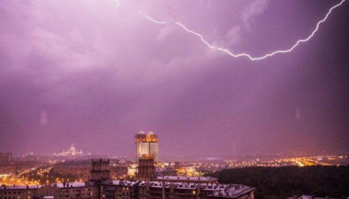 Молния попала в верхушку Останкинской башни