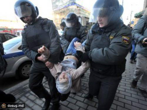 На митингах в Москве и Петербурге задержали более 150 человек