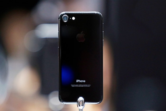 Москвичи массово согласились на интим за бесплатный iPhone 7