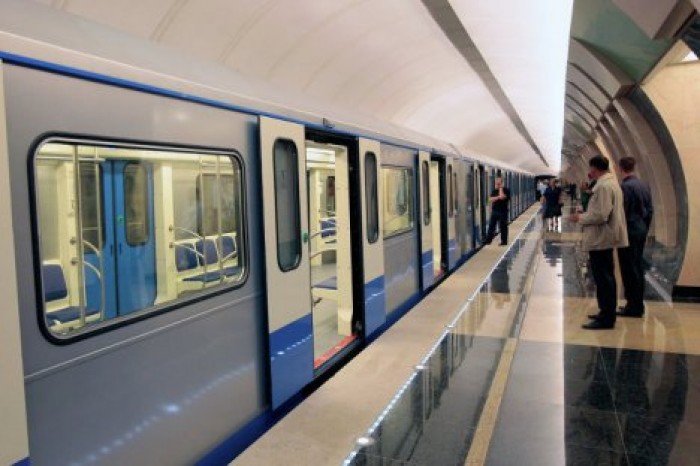 Москвич в метро разделся догола перед 12-летней девочкой