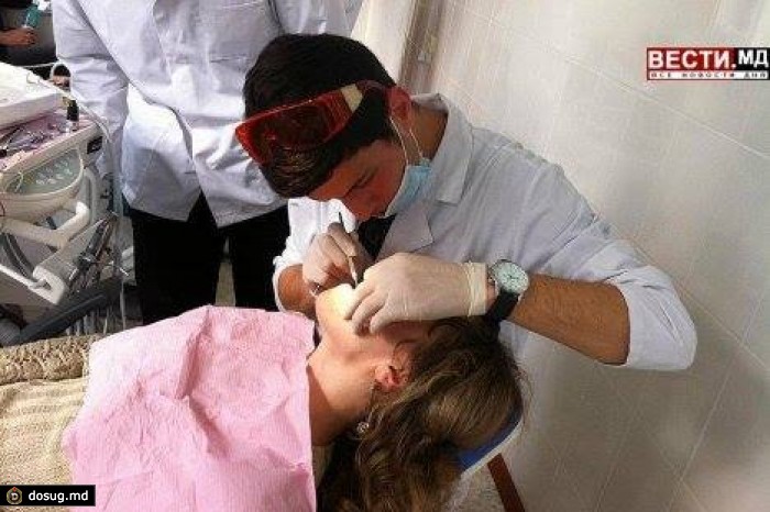 Мужчина вырывал зубы любовницам во время секса, потому что любит беззубых