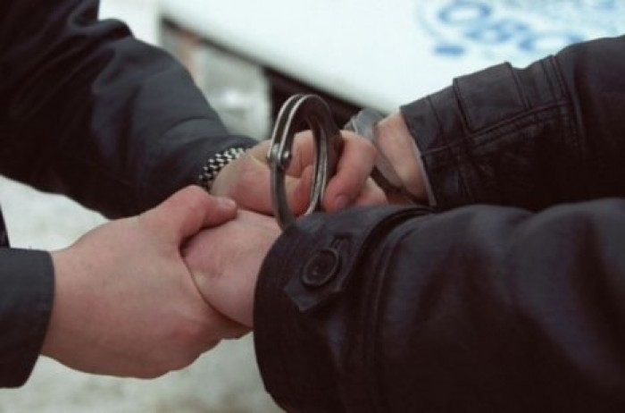 Мужчина выстрелил в чиновника и журналиста на кладбище