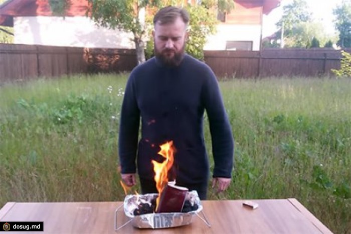 На латвийского активиста завели дело за сожженный паспорт