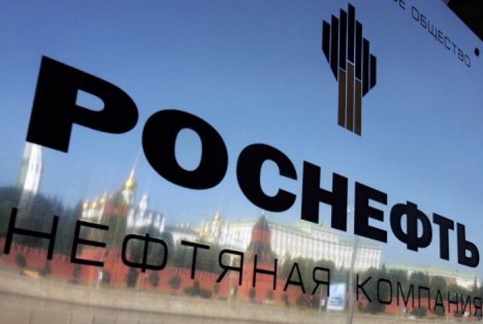 Начальника управления в "Роснефти" нашли мертвым в машине