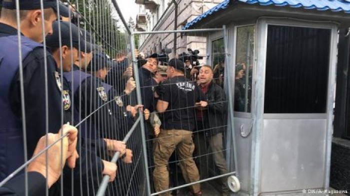 На Украине возбуждены уголовные дела по факту стычек возле дипведомств РФ