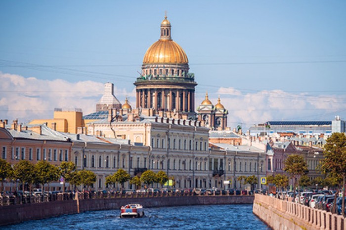 Названы самые популярные направления на День России