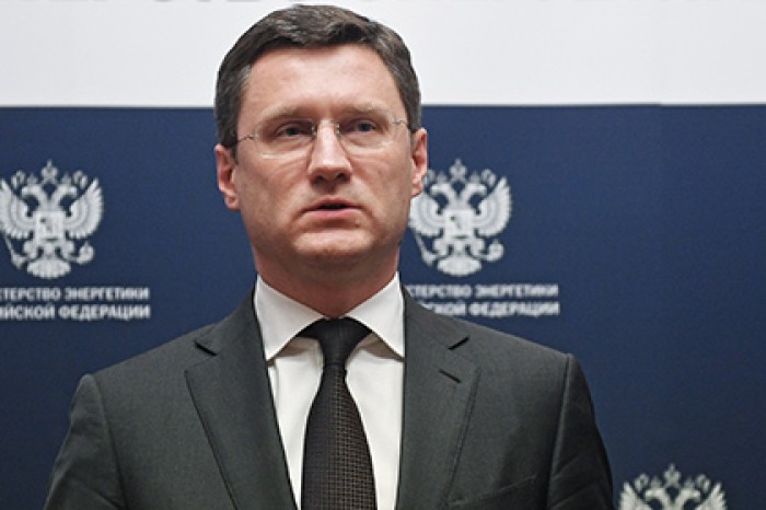 Новак сообщил о добровольном решении нефтяников снижать добычу
