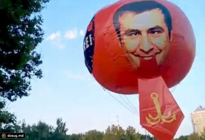 Одесситы потроллили Саакашвили, припомнив ему жеванный галстук