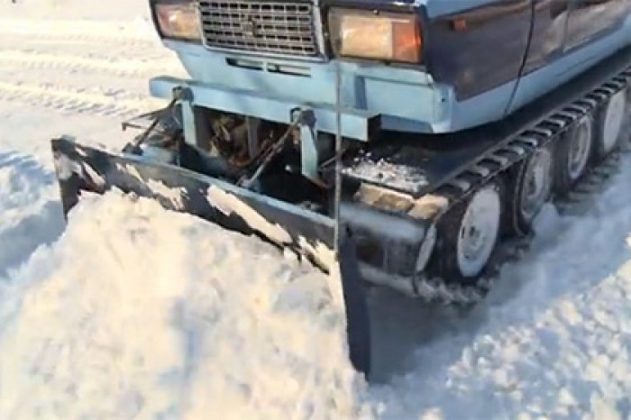 Опубликовано видео с созданным алтайским мастером снегоочистителем Lada