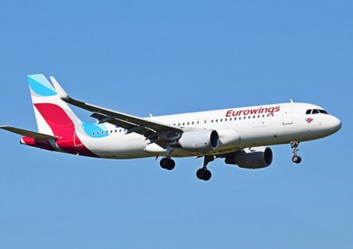 Пилот Eurowings "забыл" на взлетно-посадочной полосе 90 пассажиров