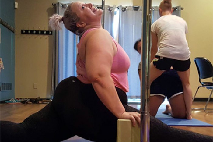 Plus-size танцовщица на шесте отказалась бросить занятия из-за издевок зрителей