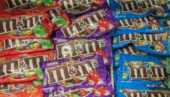 Почему в Стокгольме запретили продавать M&M's