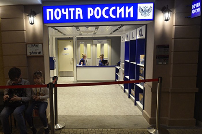 «Почта России» рассказала о наказании для сломавшего пластинку сотрудника