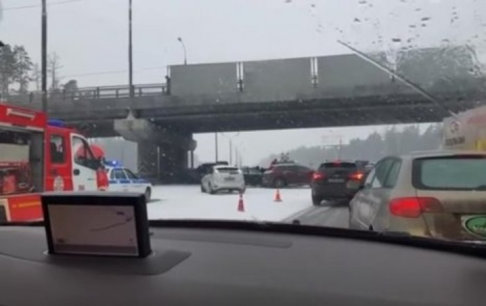 Под Москвой столкнулись почти 30 машин