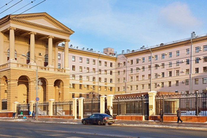 Полицейскую сбили на переходе возле столичного главка МВД