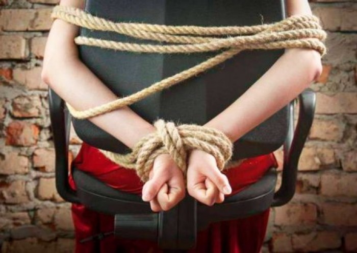 Полиция отказалась искать похищенных детей: родители нашли их по шифру в письме сына