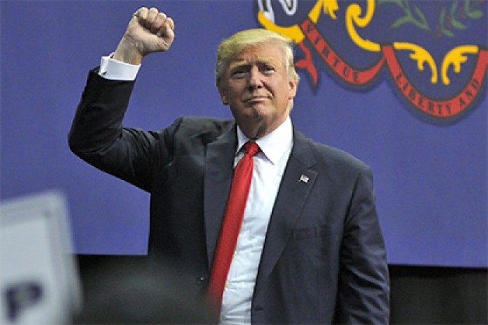 Пользователей сети разозлило сравнение Трампа с Иисусом