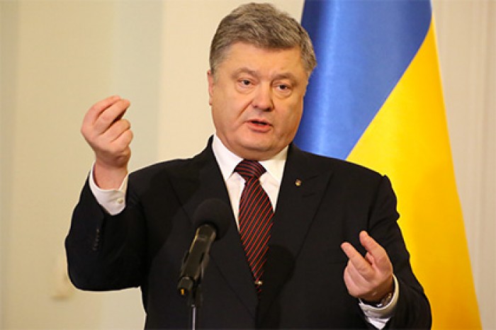 Порошенко спустя год прекратил бойкот российских журналистов в Давосе