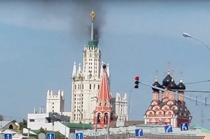 Появилось видео пожара в высотке на Котельнической набережной в Москве
