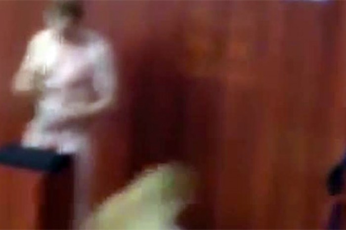 Преподаватель дагестанской медакадемии внезапно разделся догола во время лекции