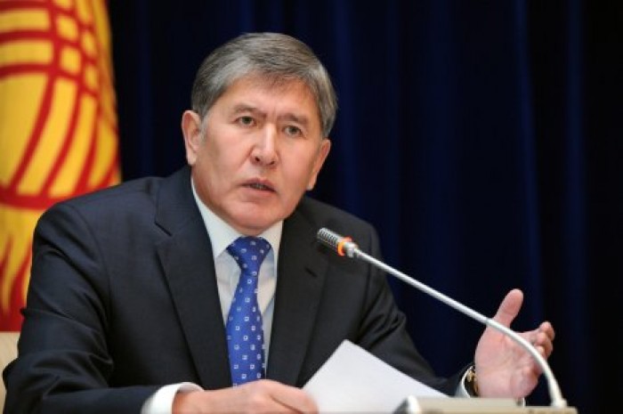 Президент Киргизии представил клип на песню "Я не могу без тебя жить"