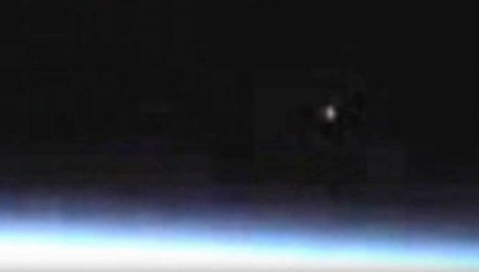 Приближающийся к Земле неопознанный объект сняли на видео с МКС