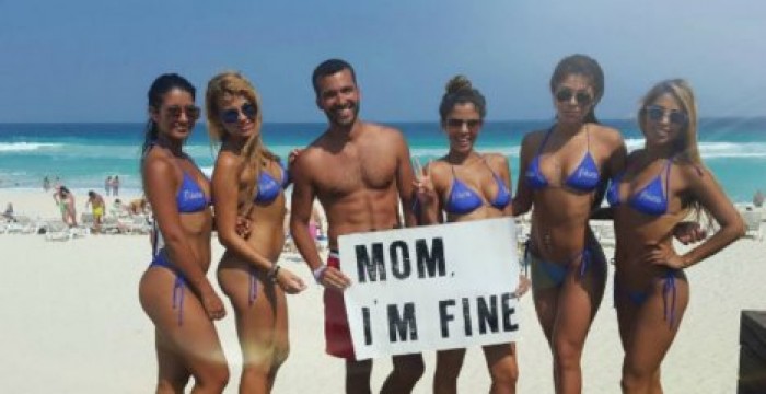 Путешествующий по миру бельгиец завел Instagram с посланиями для мамы