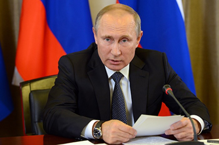 Путин поручил организовать сбыт гражданской продукции ОПК