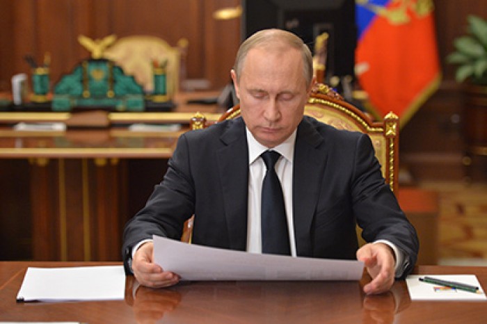 Путин поручил жестче карать силовиков за давление на бизнес