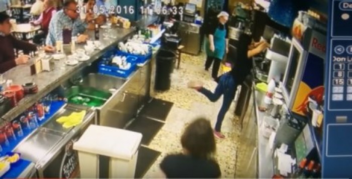 "Месси бы гордился": испанская официантка с отличной реакцией прославилась в сети