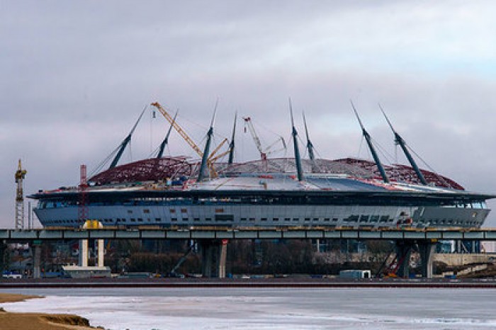 Рабочий упал с высоты на стройке стадиона «Крестовский»