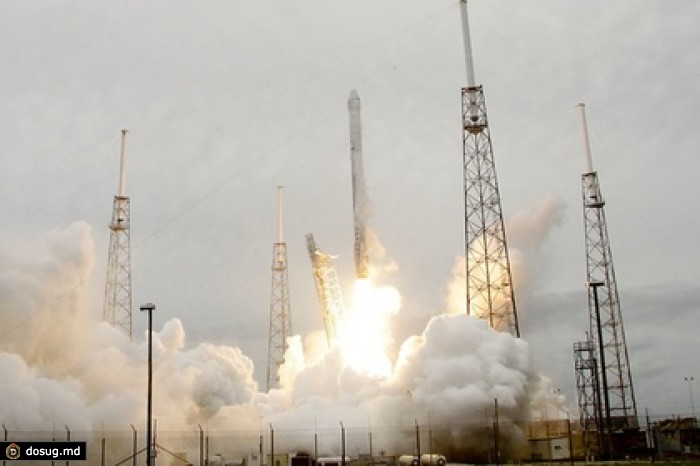 Ракета Falcon 9 с грузовиком Dragon взорвалась сразу после запуска