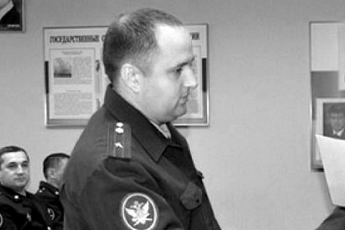 Раненный во время покушения офицер ФСИН умер в Петербурге