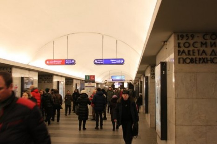 Рассеянная мать забыла в метро семилетнего сына