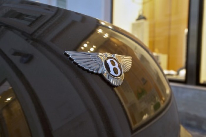 Разыгравших похищение девушки на Bentley накажут за хулиганство
