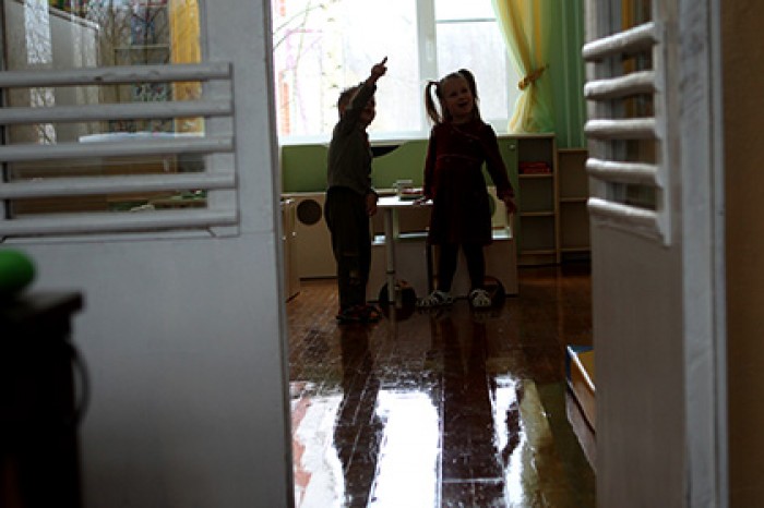 Родитель украл телефон у воспитательницы подмосковного детского сада